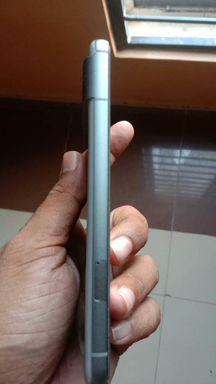 Google Pixel 8 4