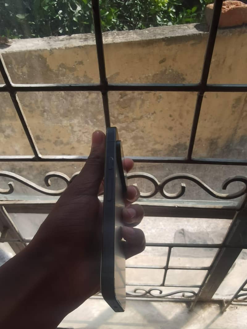 Google Pixel 9 4