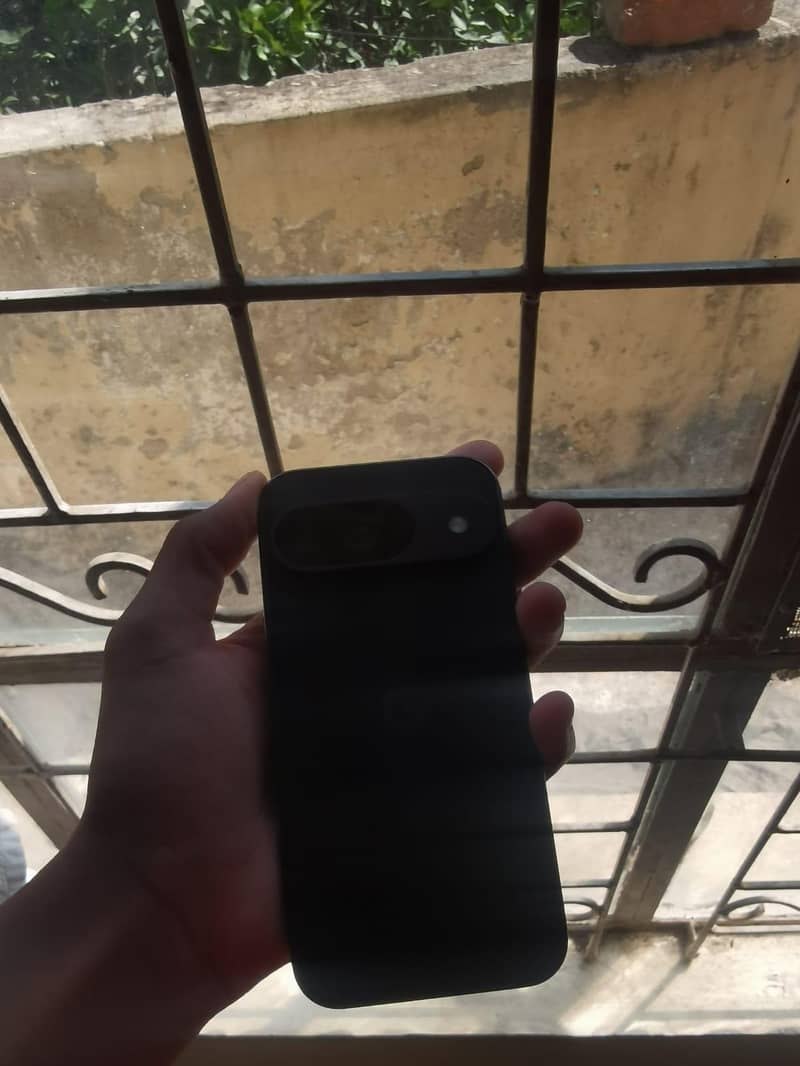 Google Pixel 9 5