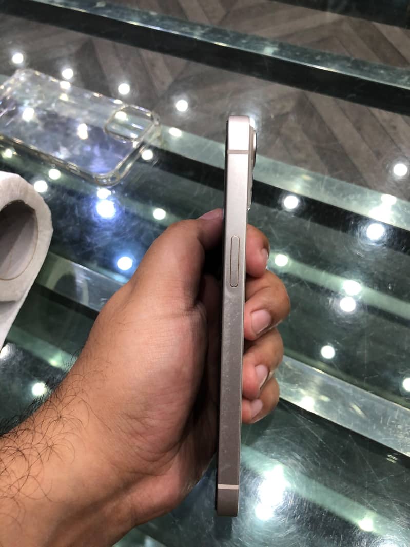 Apple iPhone 13 5