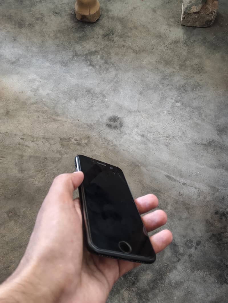 Apple iPhone 7 2