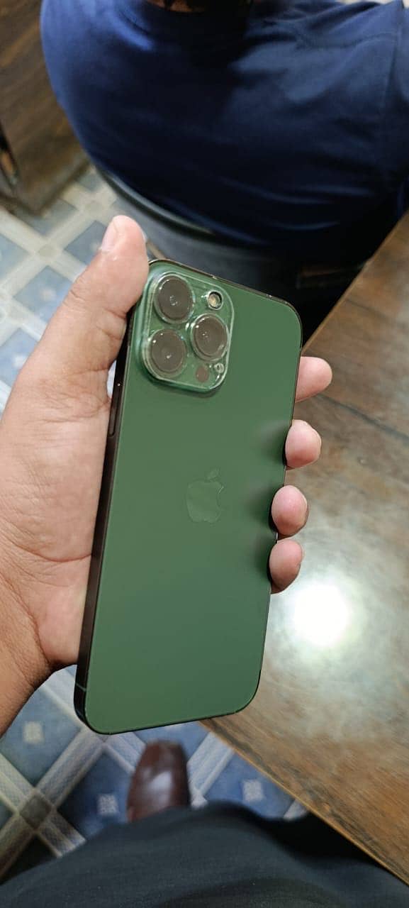 Apple iPhone 13 Pro Max 1