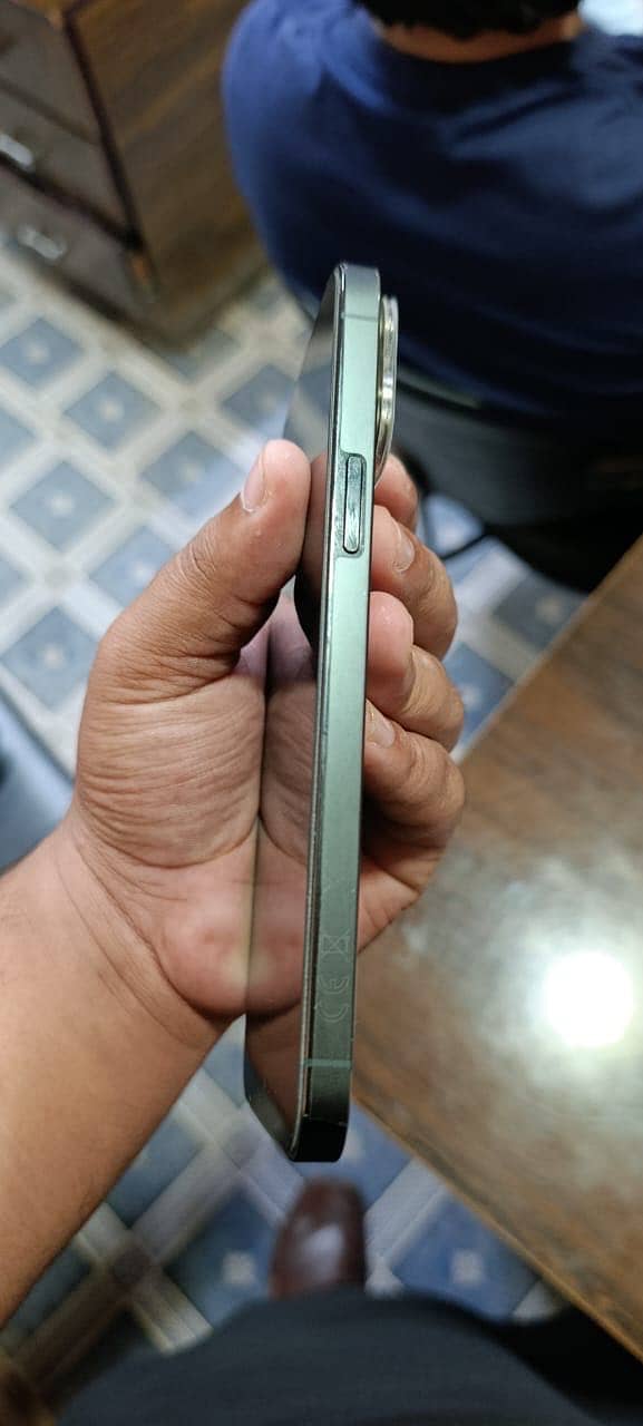 Apple iPhone 13 Pro Max 4