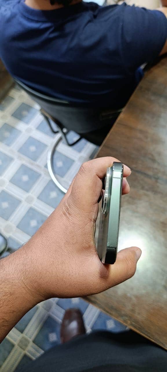 Apple iPhone 13 Pro Max 6