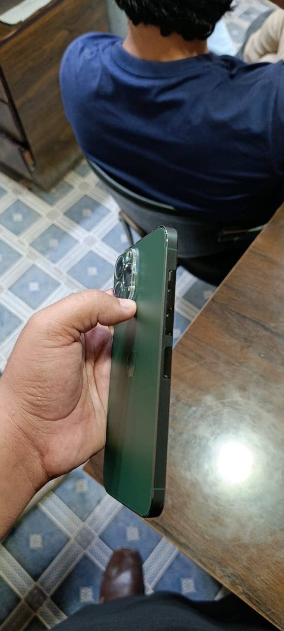 Apple iPhone 13 Pro Max 8