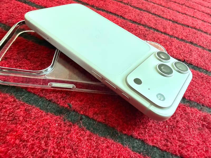 Apple iPhone 17 Pro Max 5