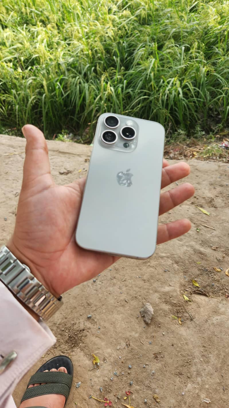 Apple iPhone 15 Pro 6