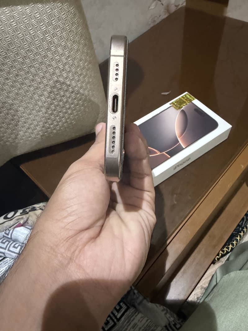 Apple iPhone 16 Pro Max 7