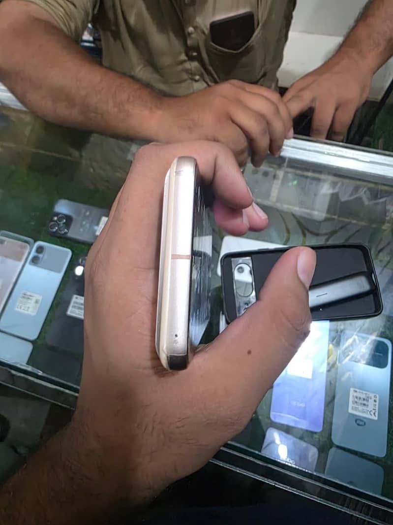 Google Pixel 8 3