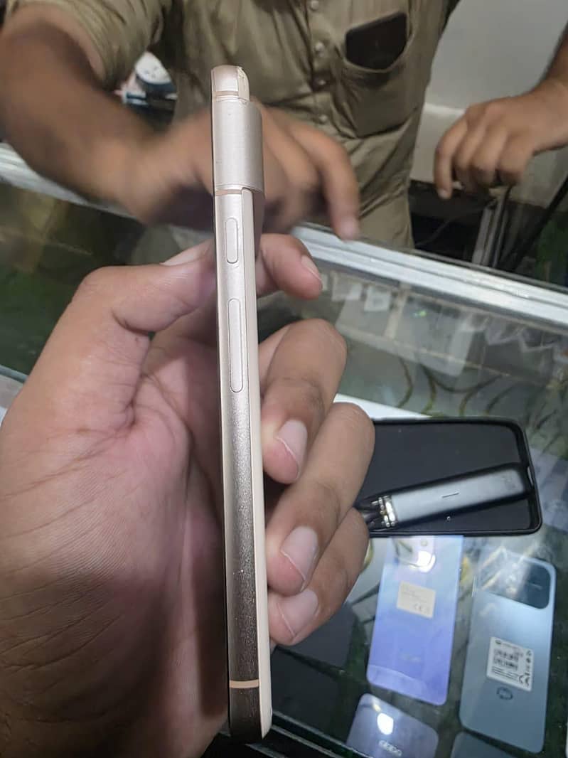 Google Pixel 8 6