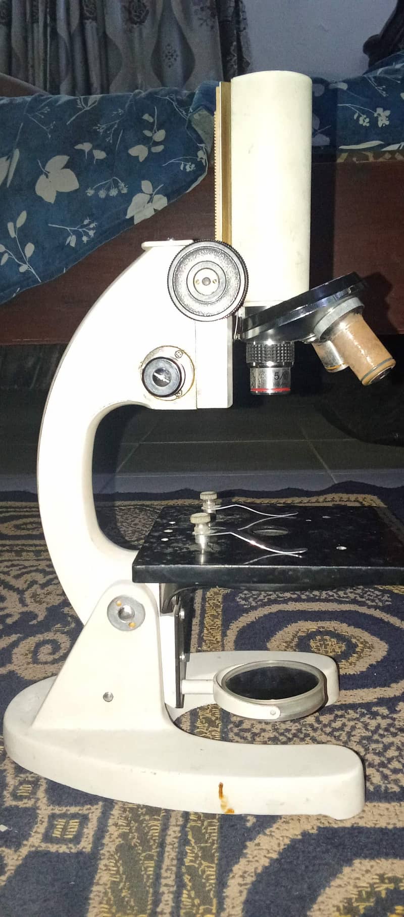Microscope used in science Lab 1