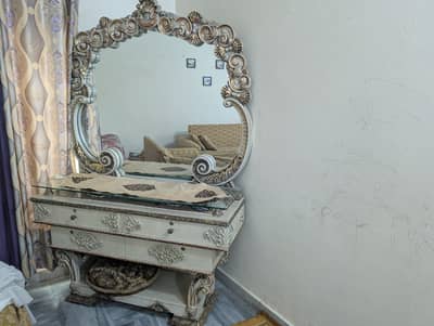 Dressing table