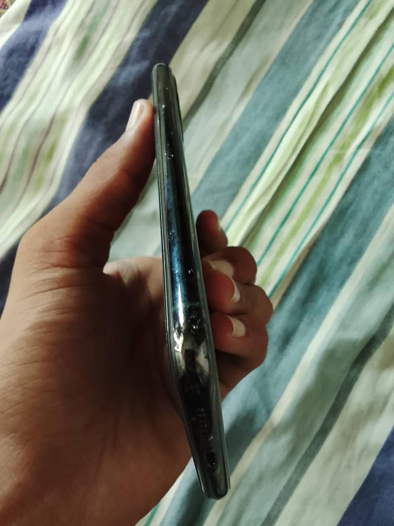 Apple iPhone 11 Pro Max 2