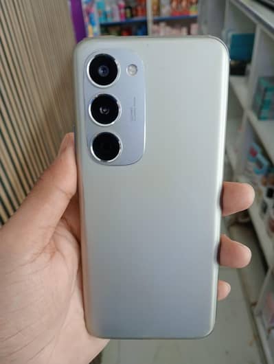 Tecno spark 40 pro plus. \ only cash sale