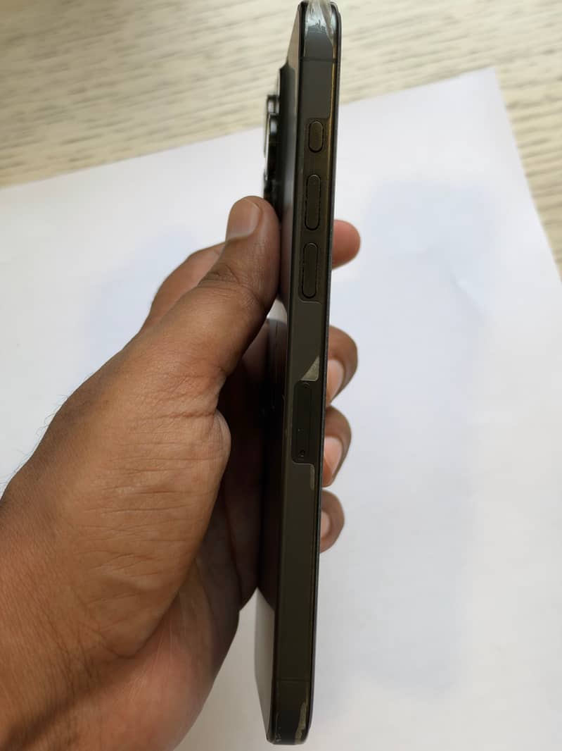 Apple iPhone 15 Pro Max 1