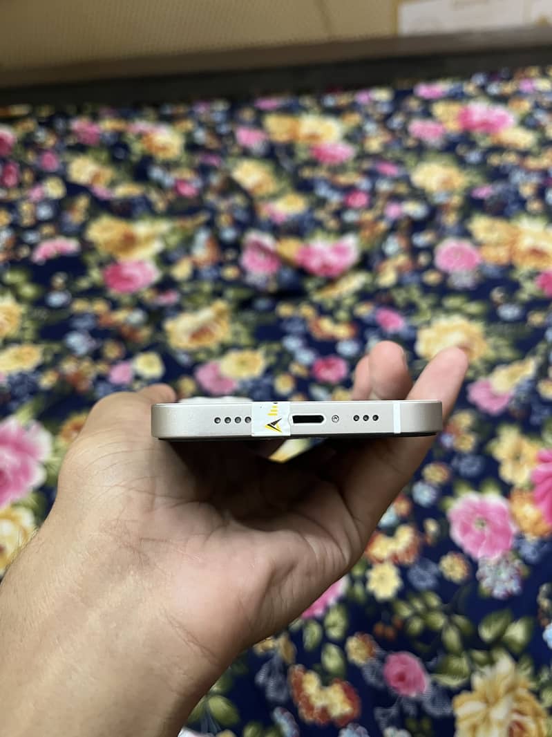 Apple iPhone 13 1