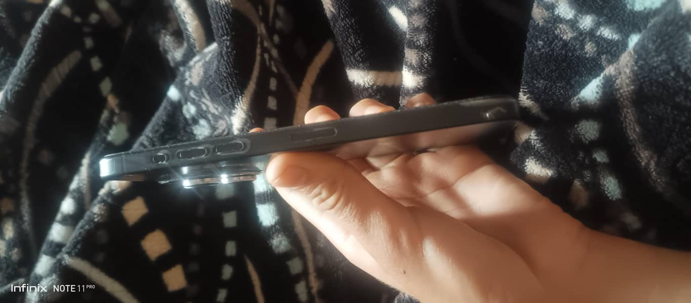 Apple iPhone 15 Pro Max 6