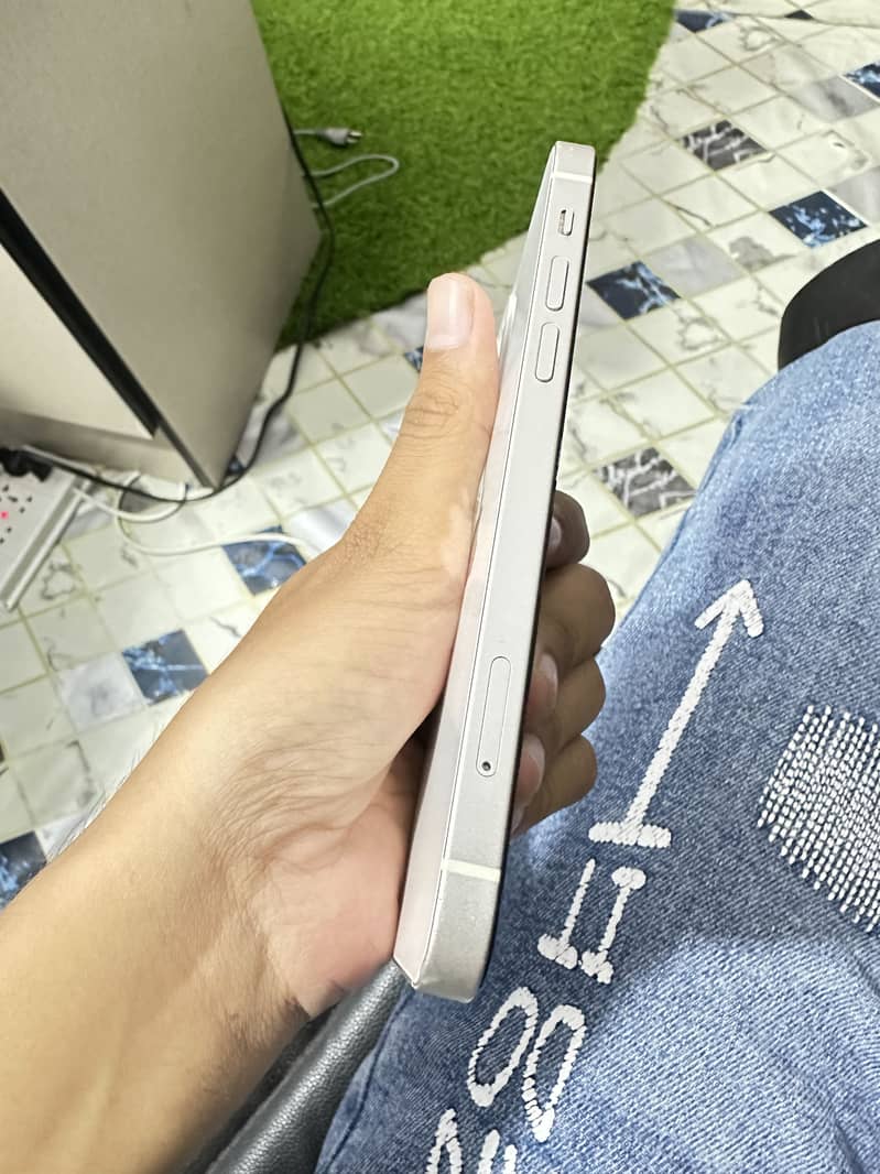 Apple iPhone 12 3