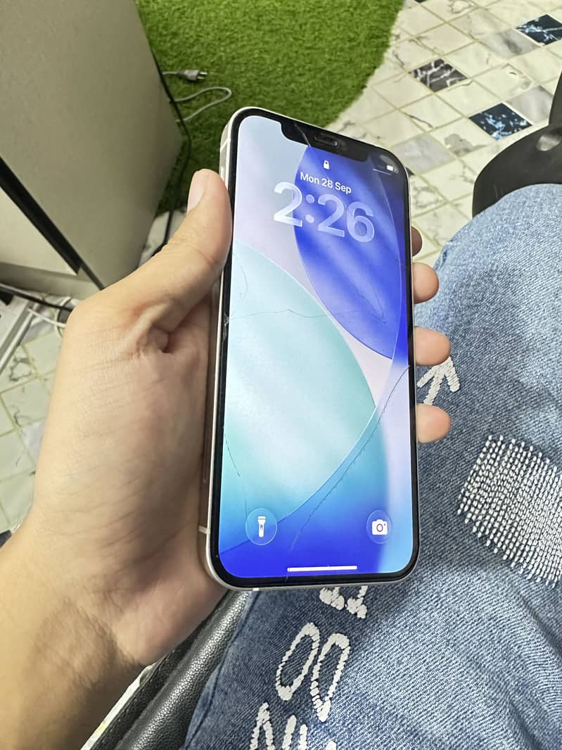 Apple iPhone 12 4