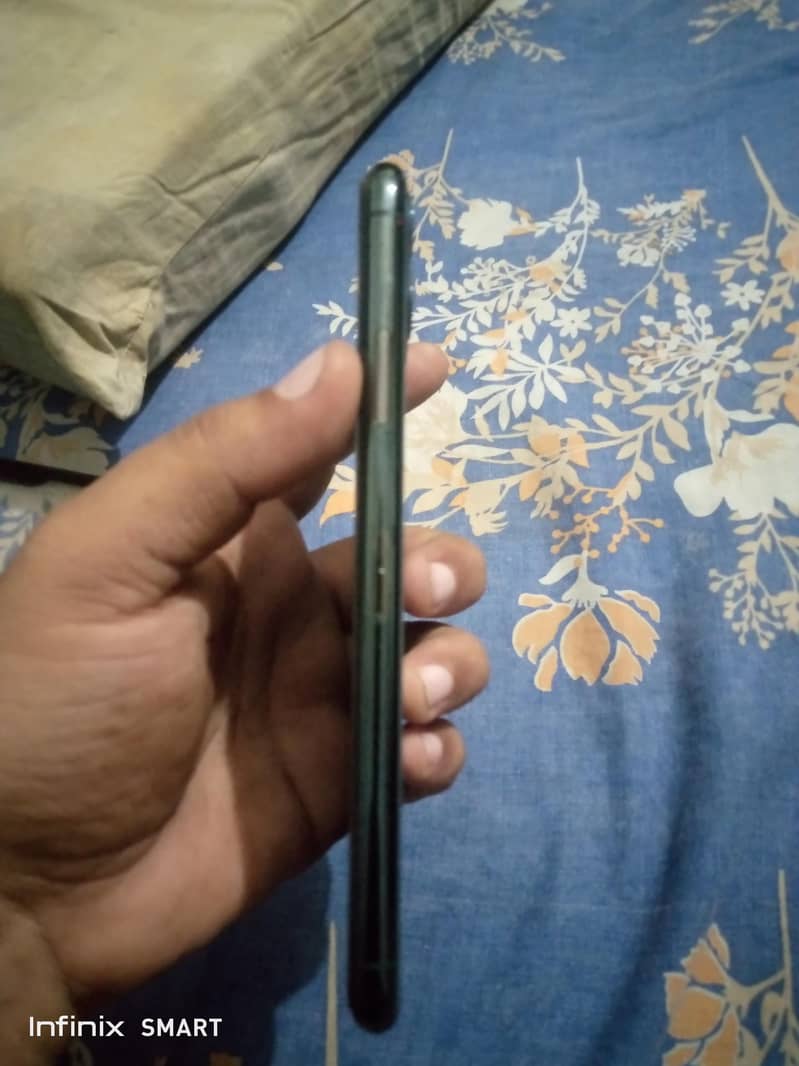 Apple iPhone 11 Pro Max 2