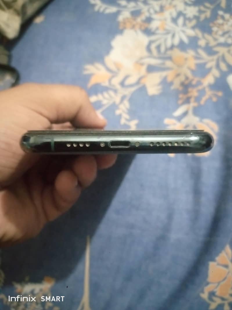 Apple iPhone 11 Pro Max 4