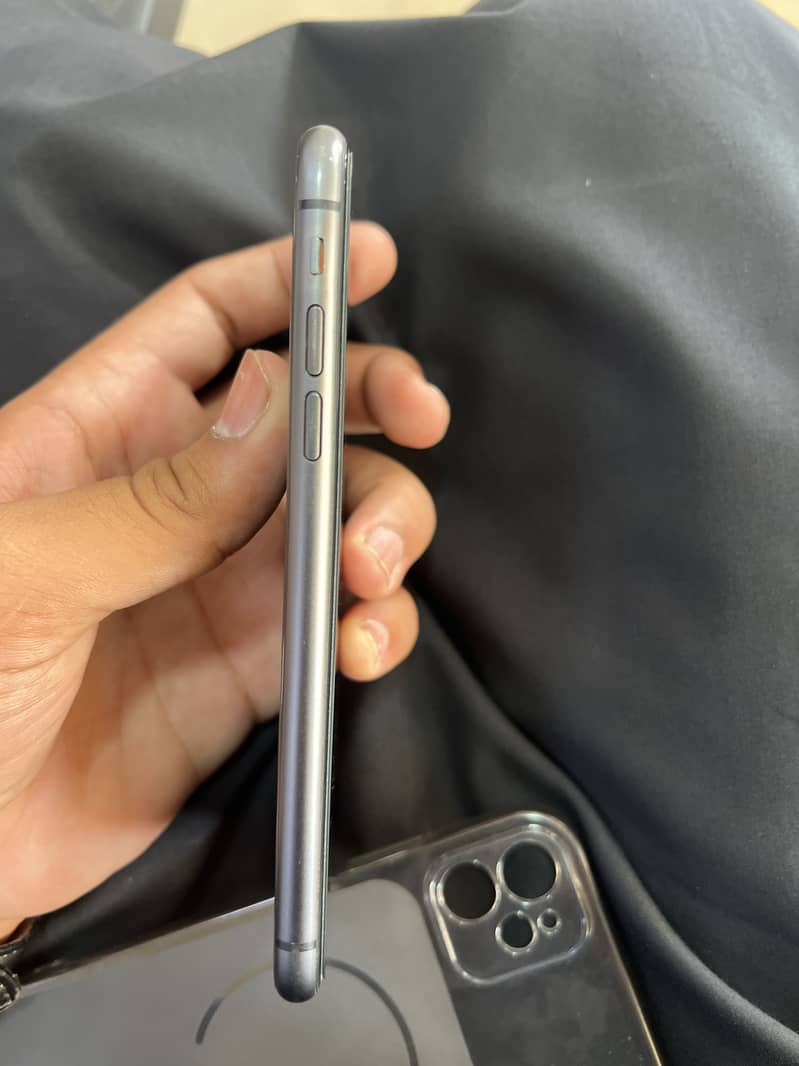 Apple iPhone 11 3