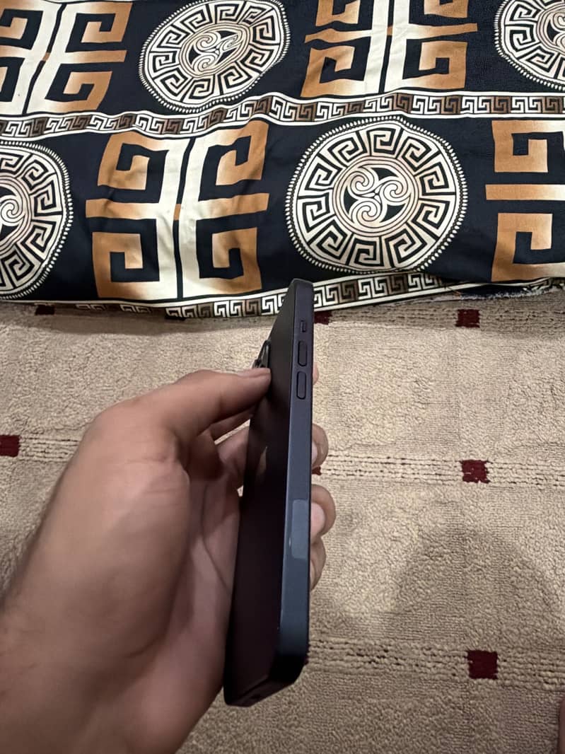 Apple iPhone 14 3