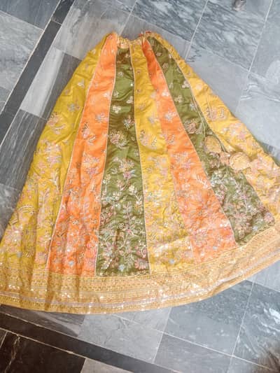 bridal mehndi lehnga