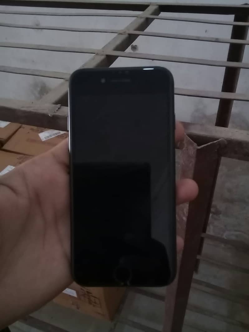 Apple iPhone 7 1