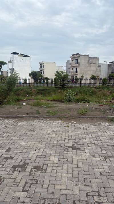 Main College Road 3 Floor Available For Rent