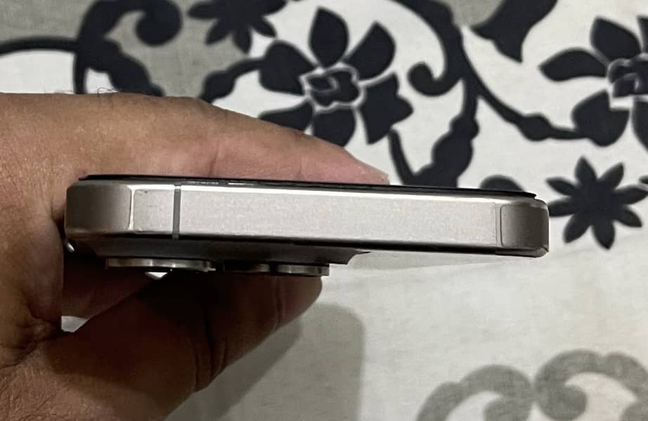 Apple iPhone 15 Pro 1