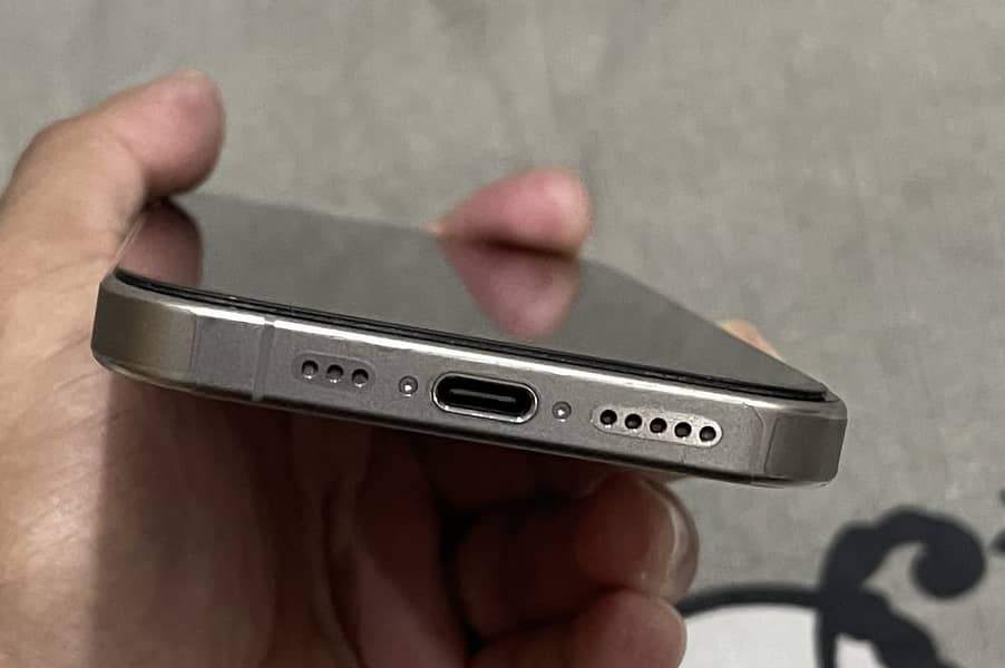 Apple iPhone 15 Pro 4