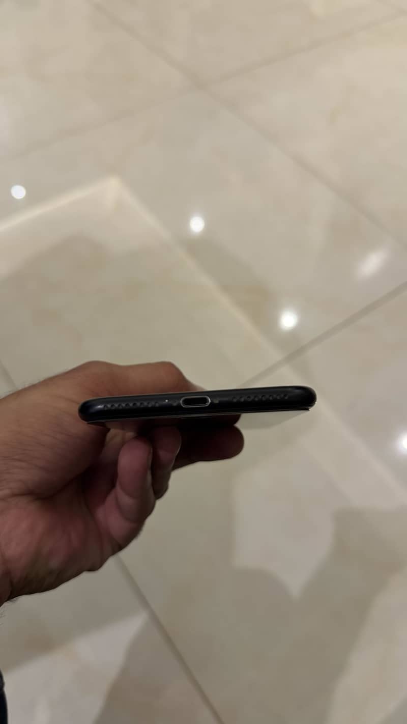 Apple iPhone 7 Plus 2