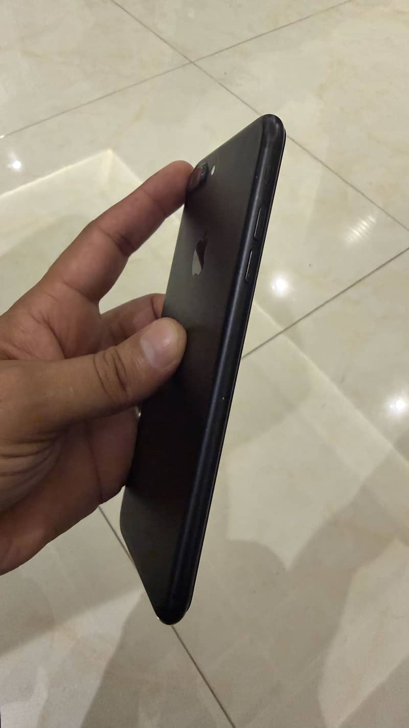 Apple iPhone 7 Plus 3