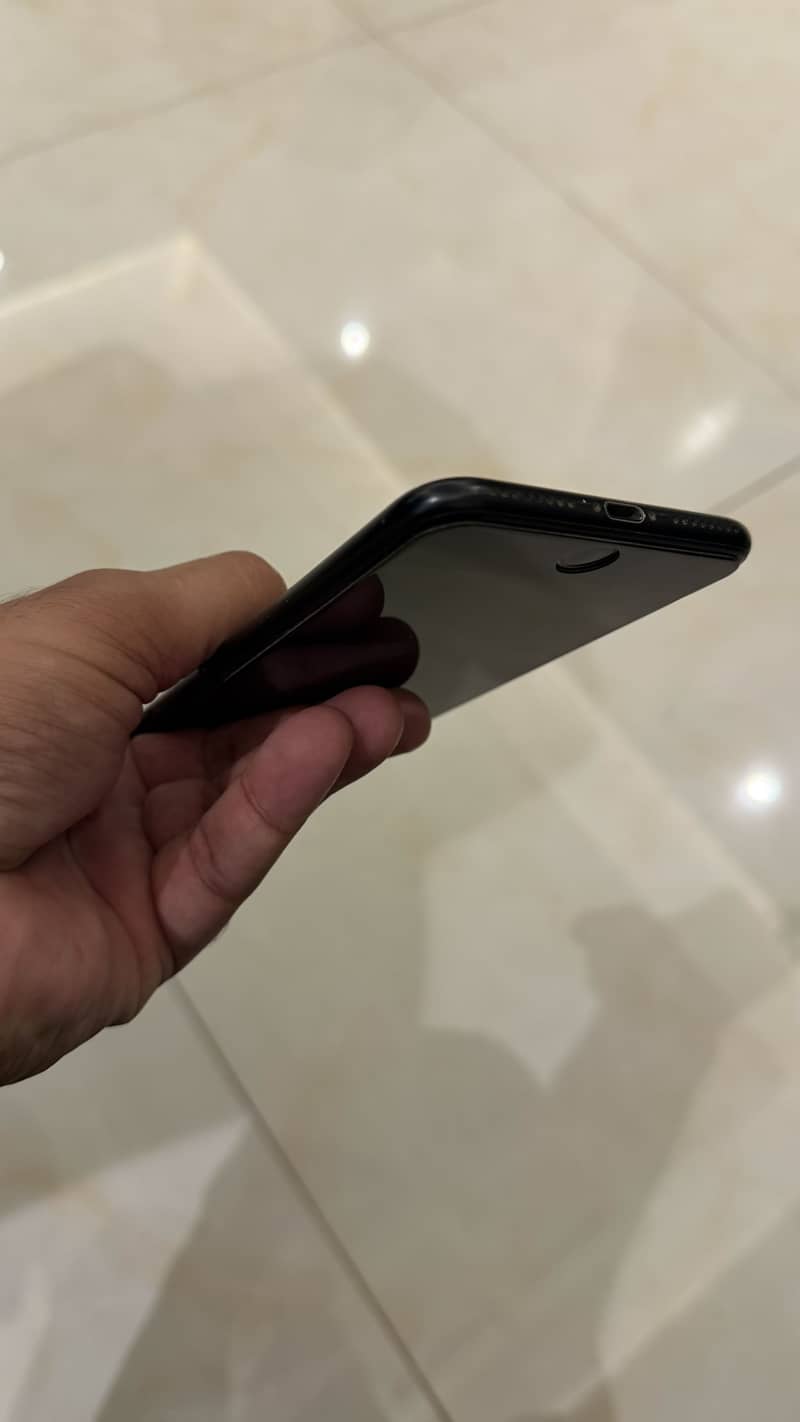 Apple iPhone 7 Plus 6