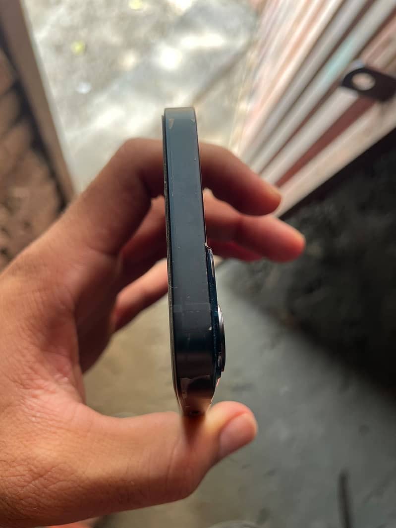 Apple iPhone 13 0