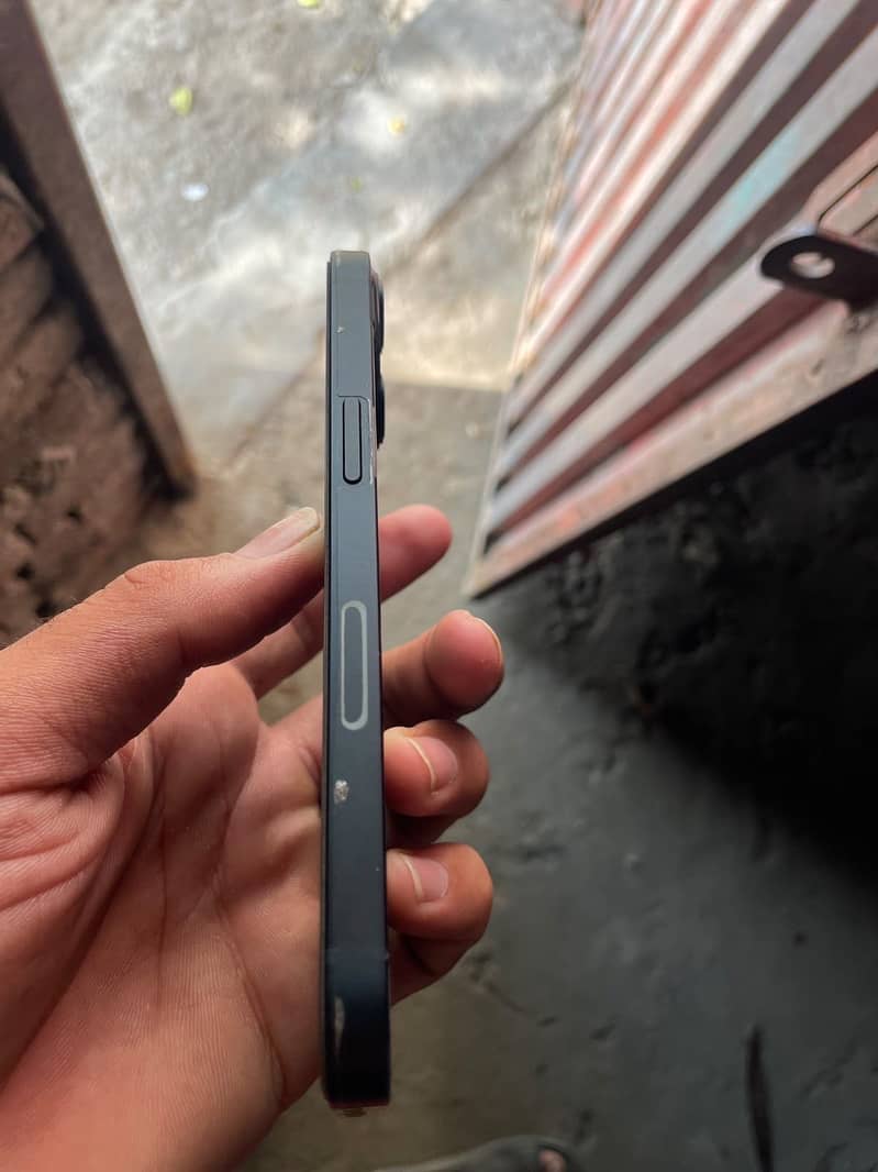 Apple iPhone 13 1