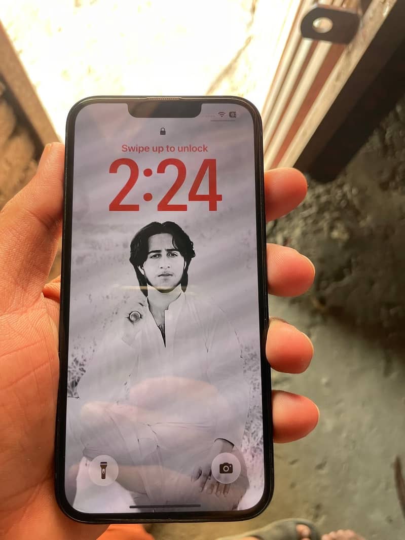 Apple iPhone 13 5