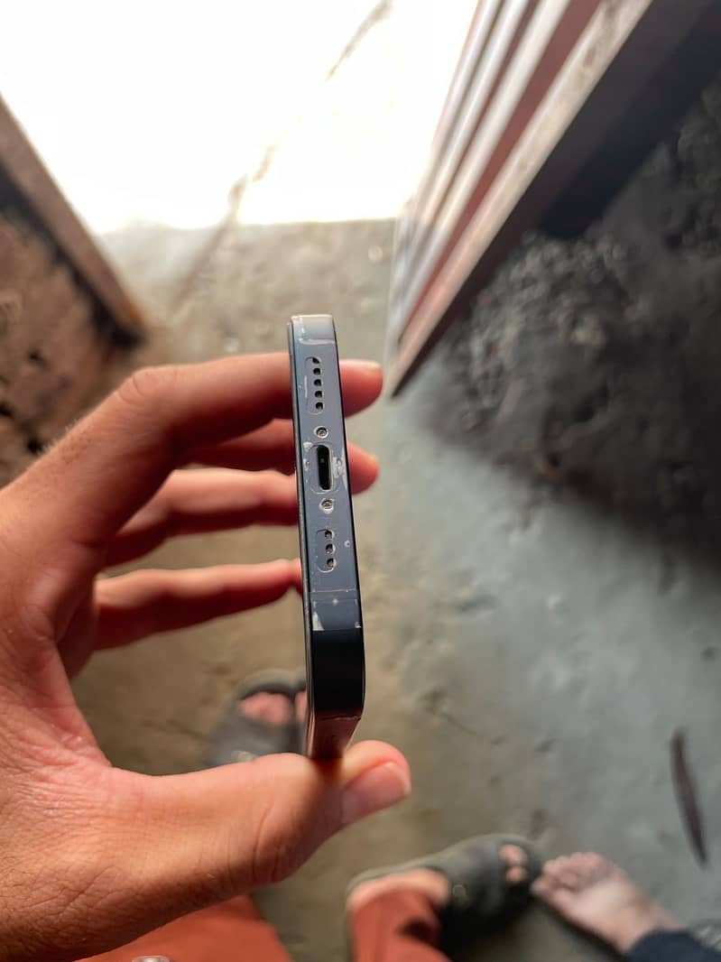 Apple iPhone 13 6