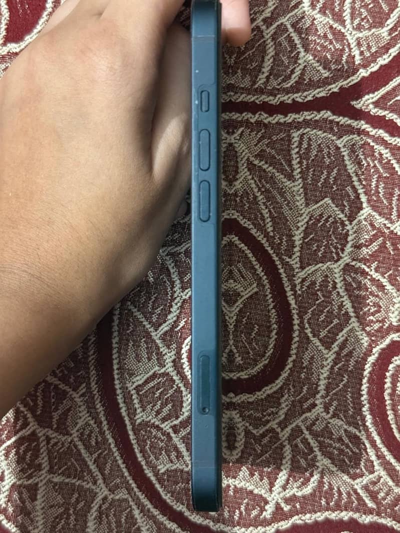Apple iPhone 13 2
