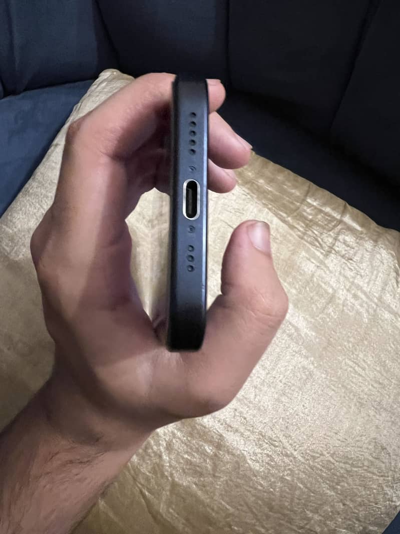Apple iPhone 15 Pro 2