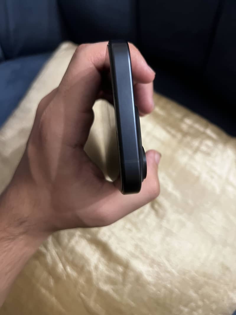 Apple iPhone 15 Pro 3
