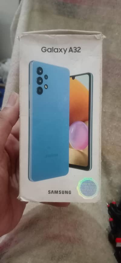 6.128 . Samsung Mobile A32 with original box
