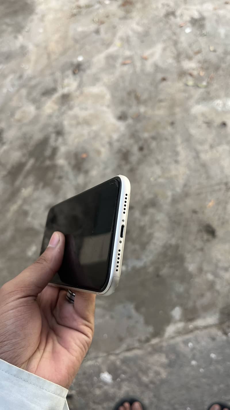 Apple iPhone 11 3