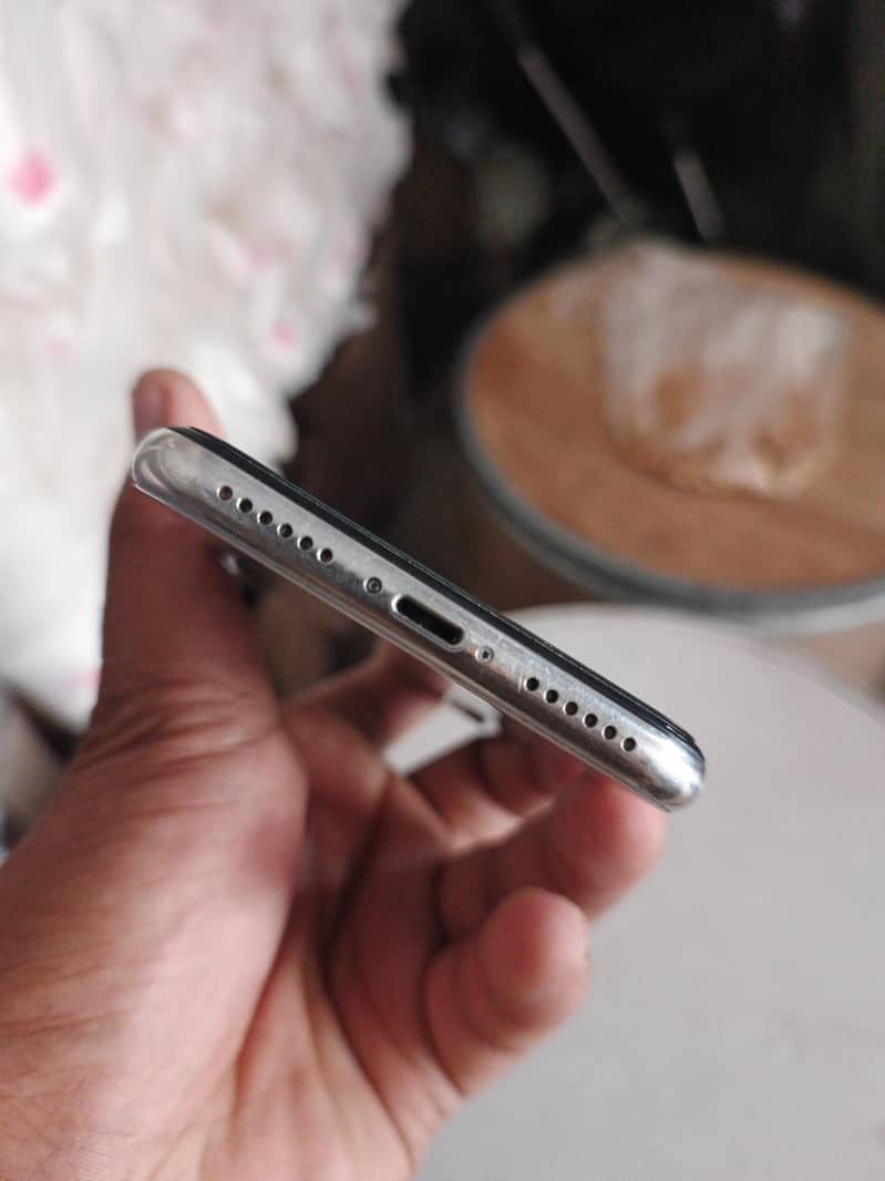 Apple iPhone X 3