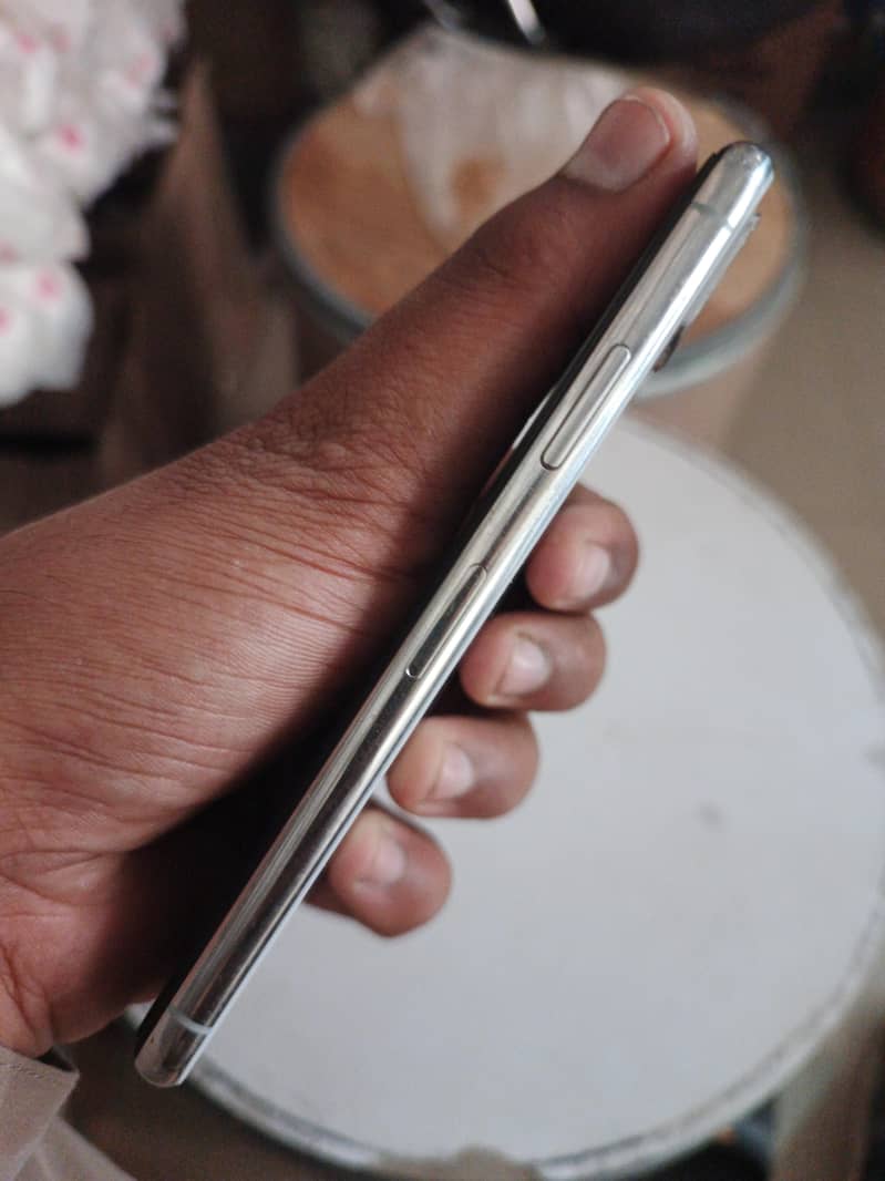 Apple iPhone X 4