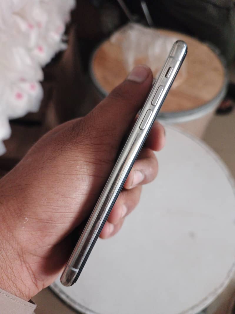 Apple iPhone X 5