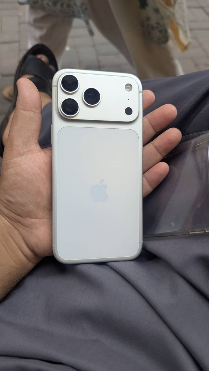 Apple iPhone 17 Pro Max 0
