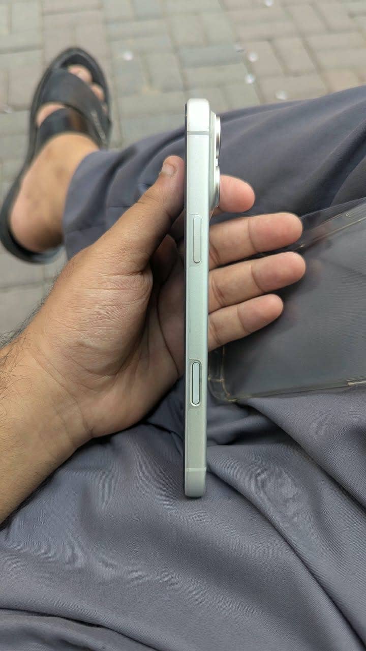 Apple iPhone 17 Pro Max 4