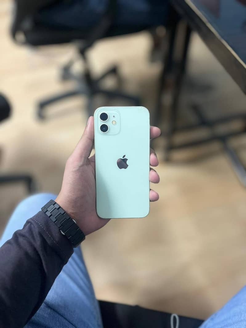 Apple iPhone 12 3